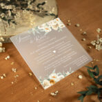 zaproszenia ślubne mleczna pleksi białe zielone kwiaty