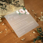 zaproszenia ślubne mleczna pleksi różowe kwiaty