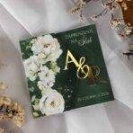 Zaproszenia ślubne ciemne zielone tło złote lustrzane inicjały