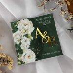 Zaproszenia ślubne ciemne zielone tło złote lustrzane inicjały