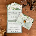 Zaproszenia kopertowe A6 białe kwiaty zielone tło lustrzane złote serduszko