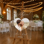 przezroczysta akrylowa tablica powitalna ze zdjęciem na wesele