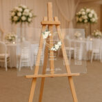 przezroczysta akrylowa tablica powitalna na wesele