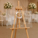 przezroczysta akrylowa tablica powitalna na wesele