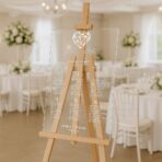 przezroczysta akrylowa tablica z planem stołów na wesele usadzenie gości weselnych