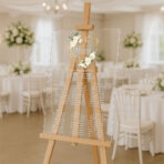 przezroczysta akrylowa tablica z planem stołów na wesele usadzenie gości weselnych