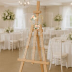 przezroczysta akrylowa tablica z planem stołów na wesele usadzenie gości weselnych