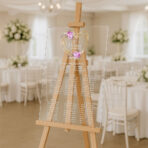 przezroczysta akrylowa tablica z planem stołów na wesele usadzenie gości weselnych