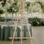 Akrylowa tablica plan stołów wesele łuk