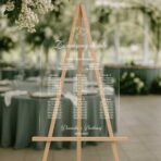 Akrylowa tablica plan stołów wesele łuk