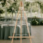 Akrylowa tablica plan stołów wesele łuk