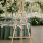 Akrylowa tablica plan stołów wesele łuk