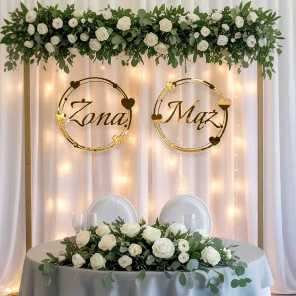 Lustrzane dekoracje sali weselnej z napisem Mąż Żona serca
