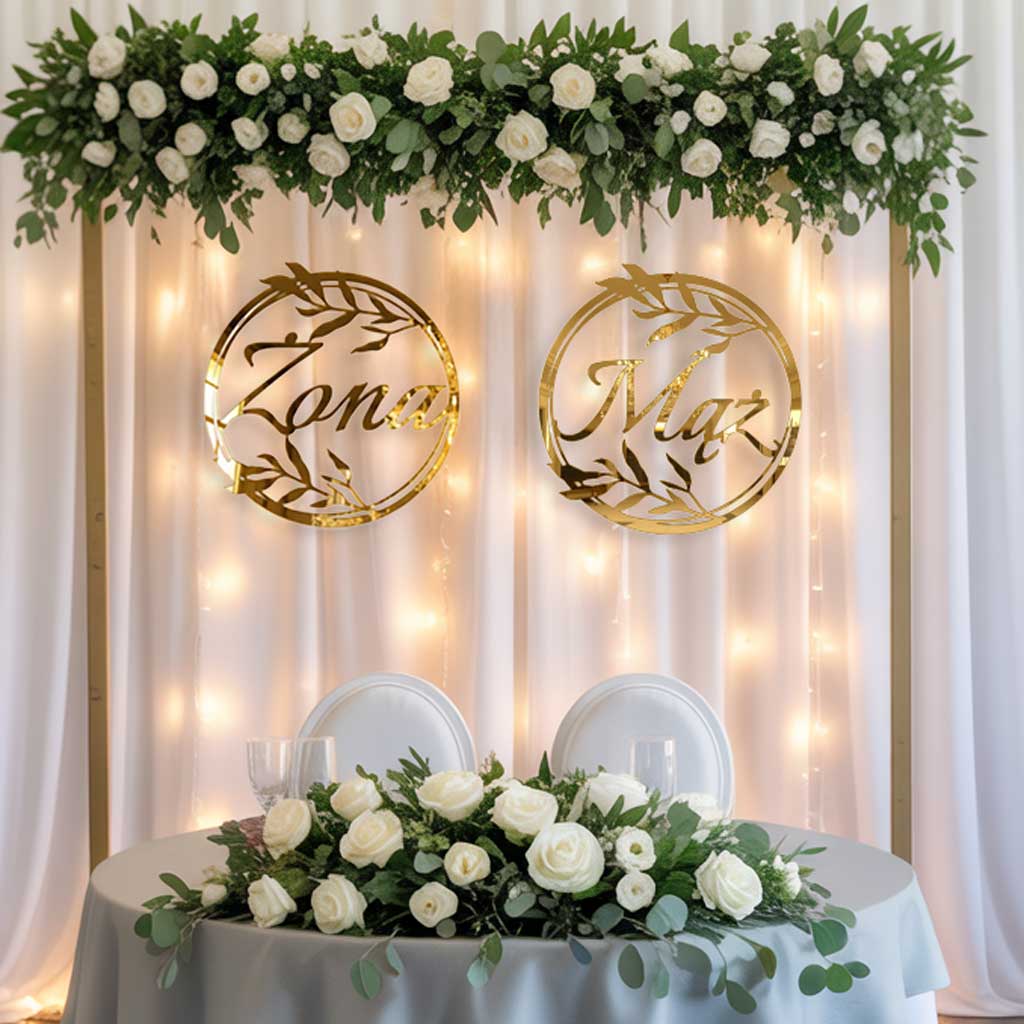 ozdobne-wianki-maz-zona-lustrzane-zloto-pleksi-lustro-liscie-wizpop Lustrzane dekoracje sali weselnej z napisem Mąż Żona