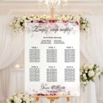 Tablica z usadzeniem gości