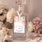 zawieszki na alkohol wesele różowe kwiaty