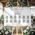 Duża tablica z usadzeniem gości